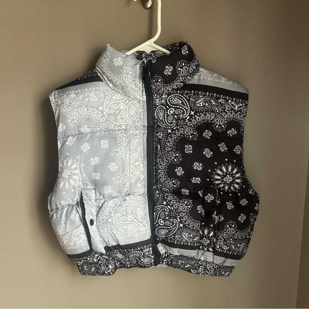Sleeveless Zip Up Front Pocket Multi Print Paisley Bandana Vest - 36point5 - Picture 3 of 9